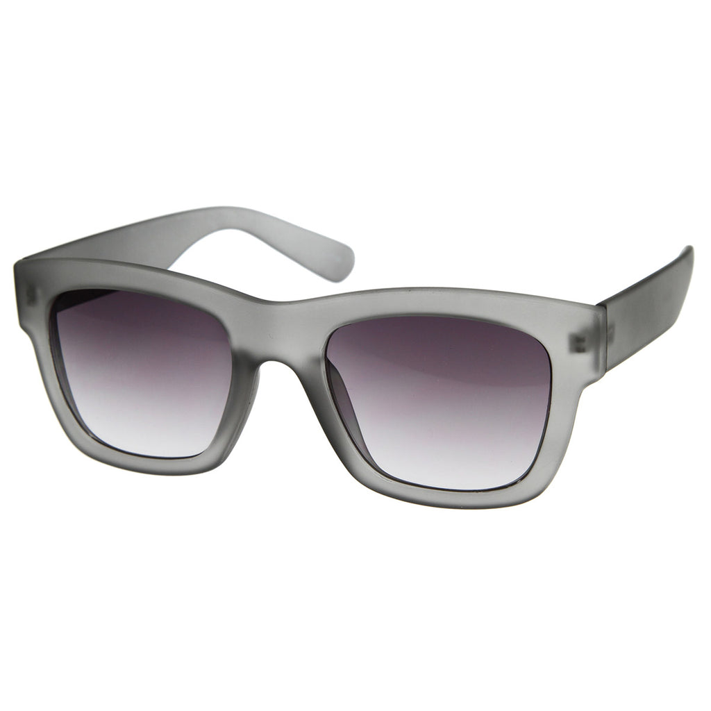 Gafas de sol de montura de cuerno atrevida con acabado suave inspiradas en el diseñador de moda hípster