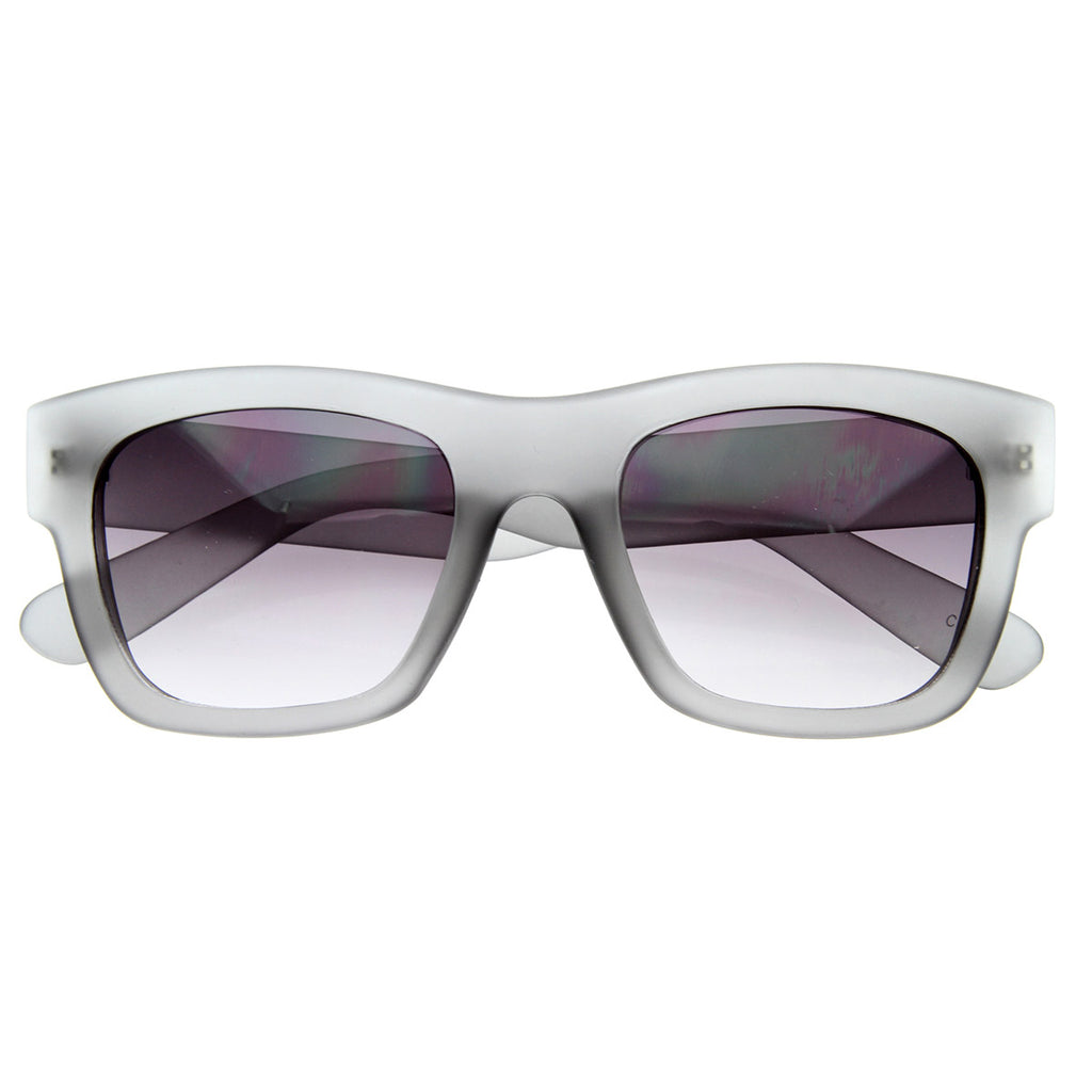Gafas de sol de montura de cuerno atrevida con acabado suave inspiradas en el diseñador de moda hípster