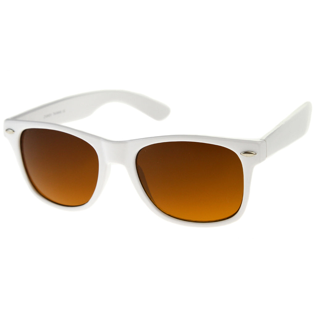 Shiny White / Amber